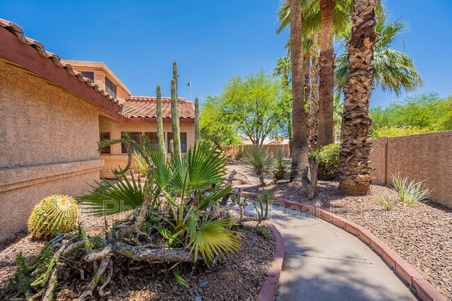 Building Photo - 735 N Tangerine Dr