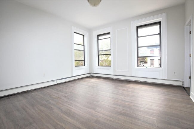 Building Photo - 644 Washington St