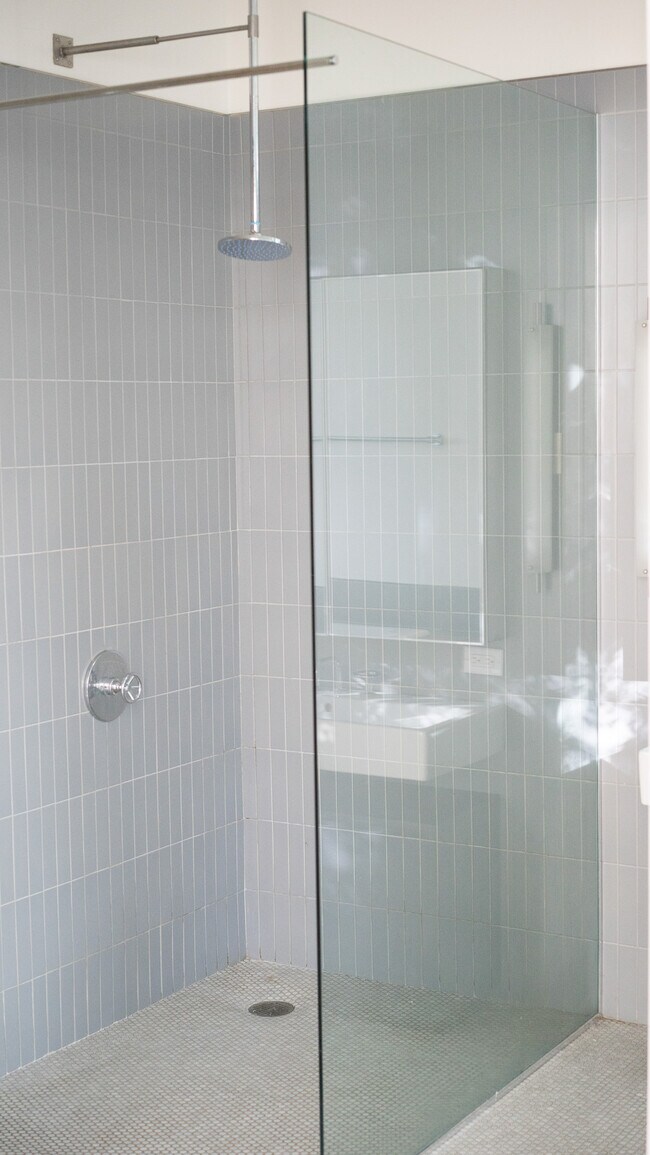 Building Photo - 4080 Glencoe Ave