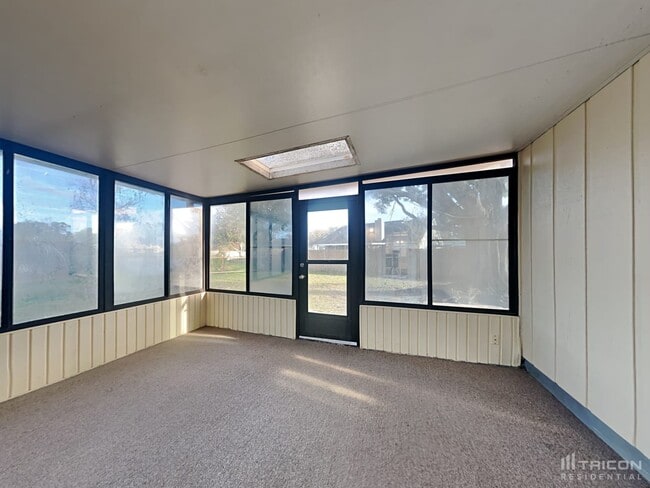 Building Photo - 7084 Swamp Flower Ln