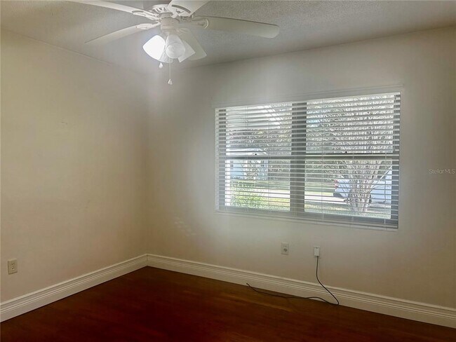 Building Photo - 410 NE 15th Ct