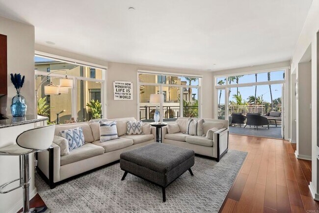 Building Photo - 5460 La Jolla Blvd