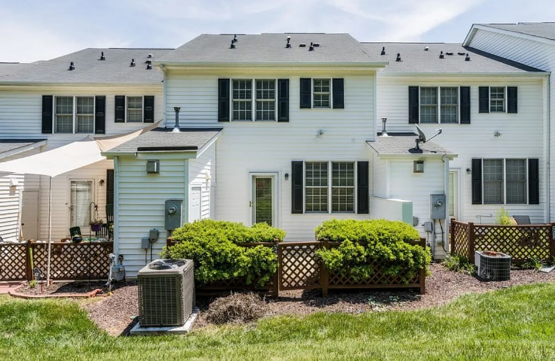 Building Photo - 5404 Goldenglow Way