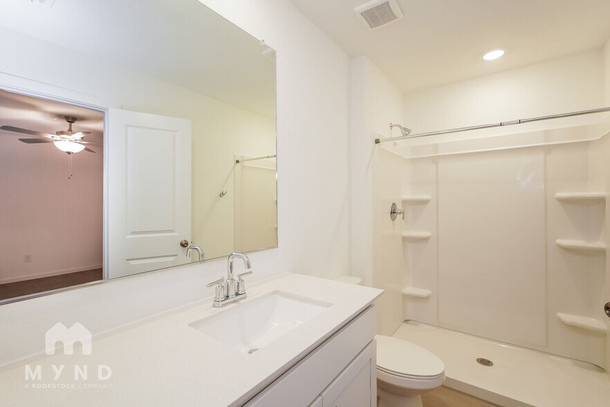 Building Photo - 2729 Ctr Crk Ln