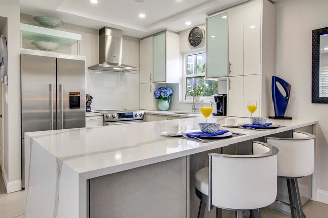 Building Photo - 100 Venetian Dr