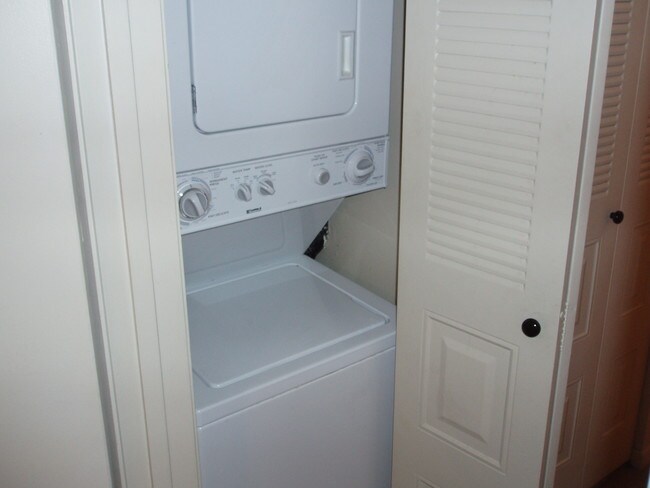 Building Photo - 1875 NE 15th Ave