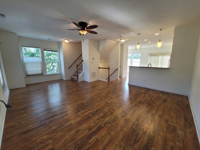 Building Photo - 4969 Almandine Ave