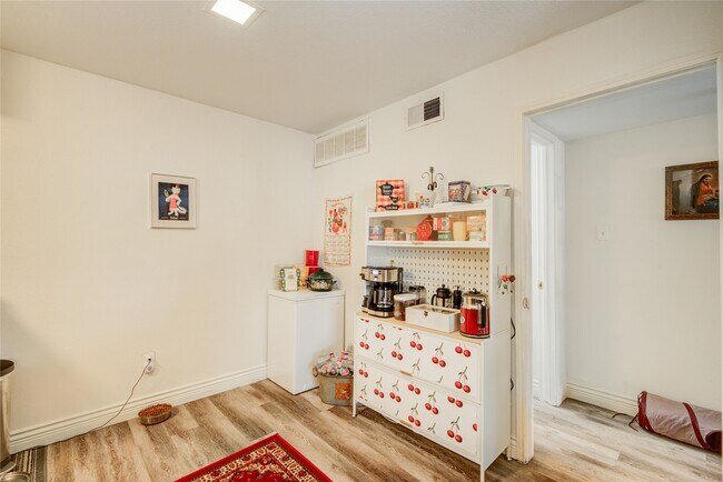 Building Photo - 845 Augusta Dr