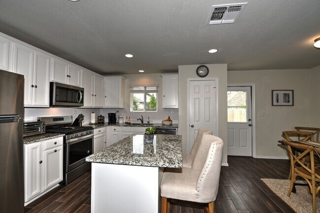 Building Photo - 7807 Cottonwood Ridge