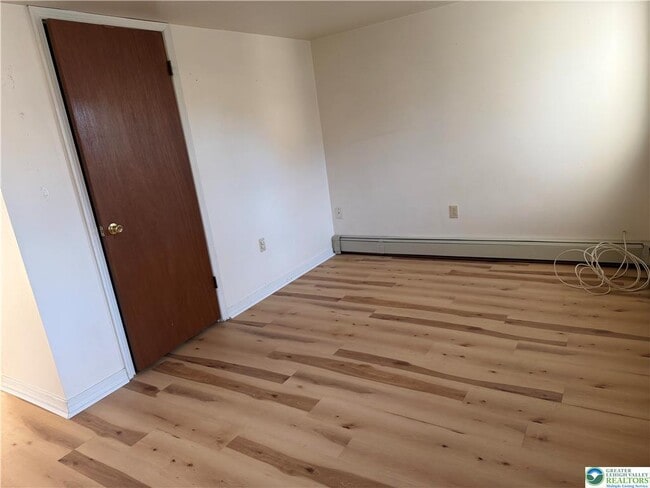 Building Photo - 4453 Main St