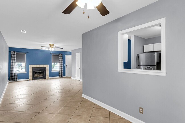 Building Photo - 206 Pine Shadow Dr
