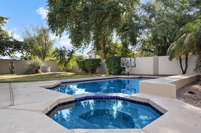 Building Photo - 1883 W Falcon Dr