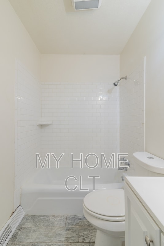 Building Photo - 1024 Houston St