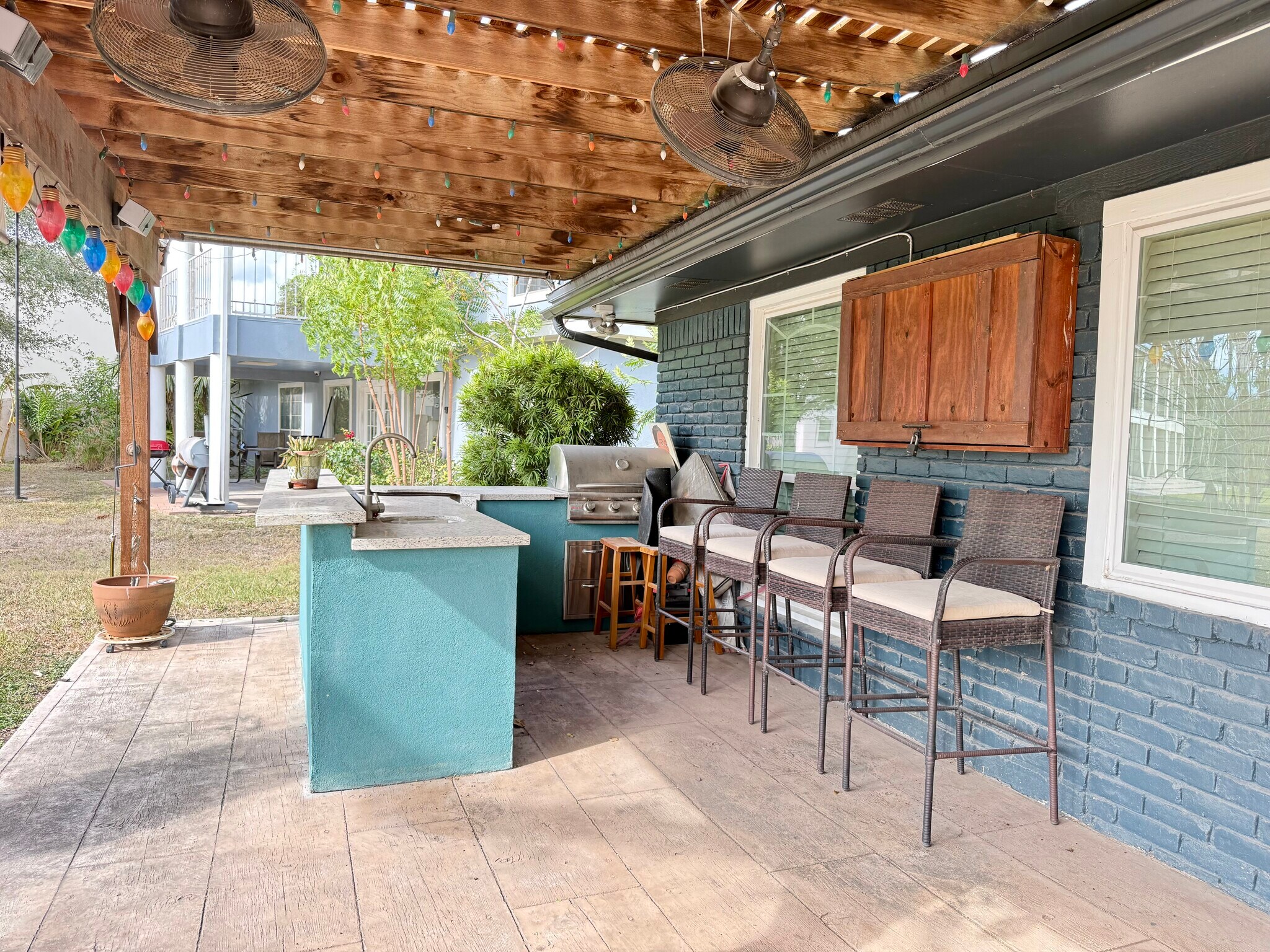 Building Photo - 135 Country Club Rd