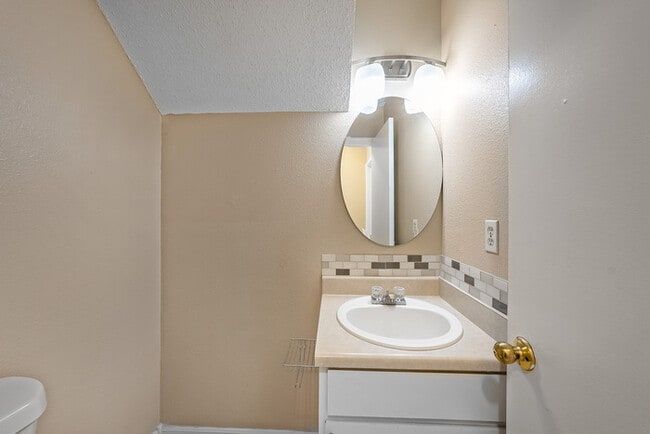 Building Photo - 14203 Sussman Ct