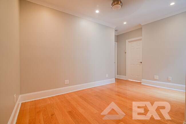 Building Photo - 442 Lorimer St