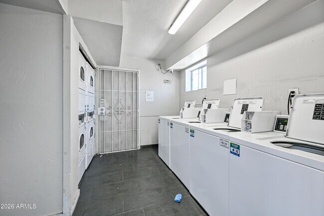 Building Photo - 3025 N 32nd St