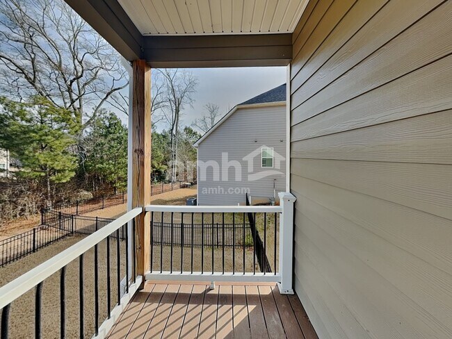 Building Photo - 706 Cyprus Ave
