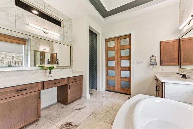 Building Photo - 1104 Scenic Oaks Dr