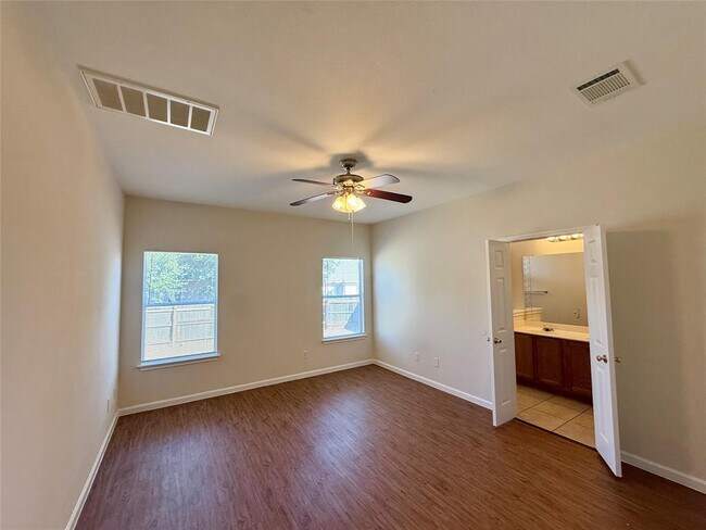 Building Photo - 702 Estancia Way