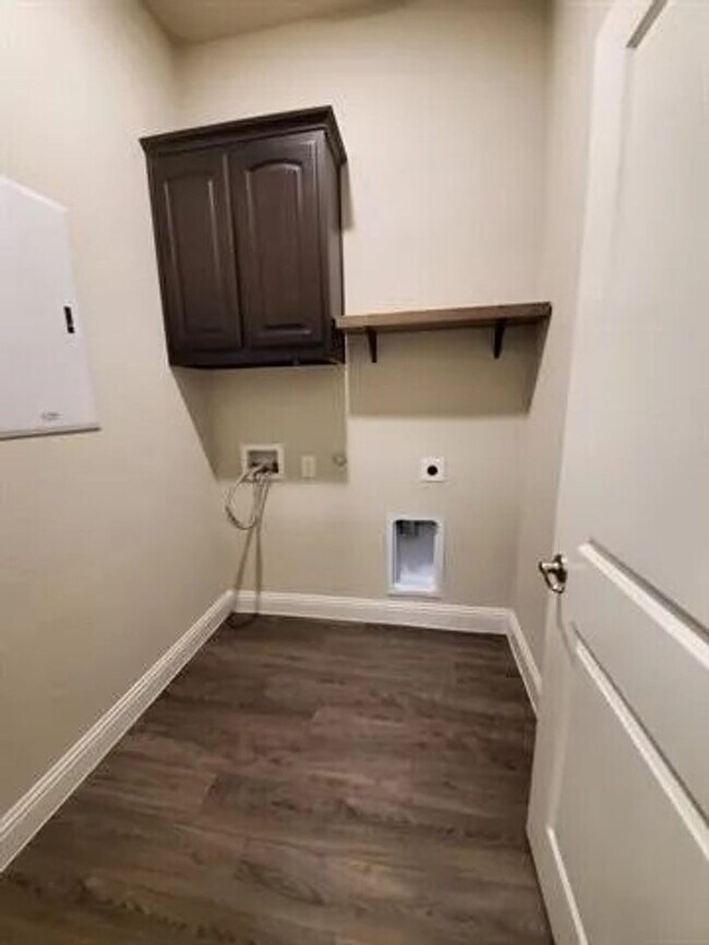 Building Photo - Coming Soon! 4BR/3.5BA | Updated Single Family Home | 2-Car Garage Parking | Fenced backyard