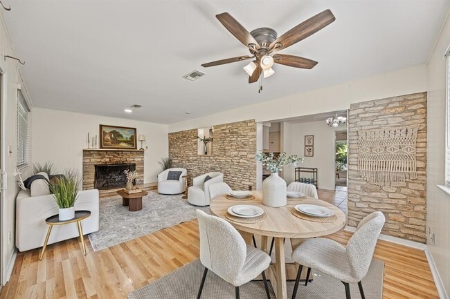 Building Photo - 3205 Whites Dr