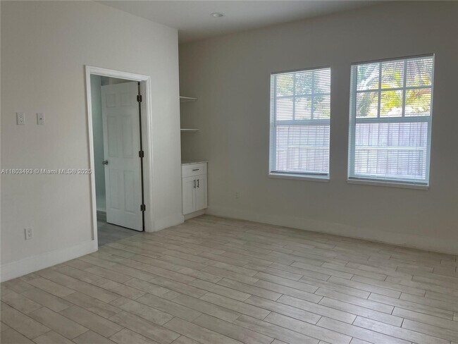 Building Photo - 431 N K St
