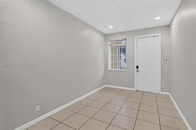 Building Photo - 5337 SW 40th Ave