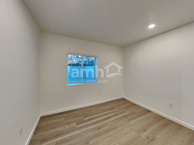 Building Photo - 26145 E Calhoun Pl