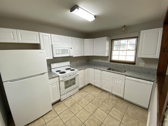 Building Photo - 733 Bellows Ave