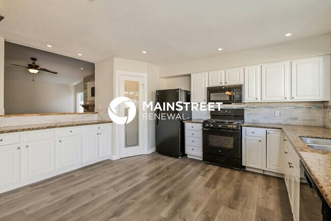Building Photo - 4 Bedroom Pet-Friendly Home in LAS VEGAS, NV with Main Street Renewal