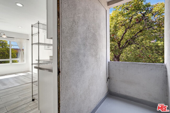 Building Photo - 10823 Camarillo St