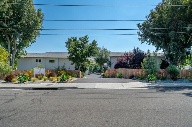 Interior Photo - 3260 Rockview Pl