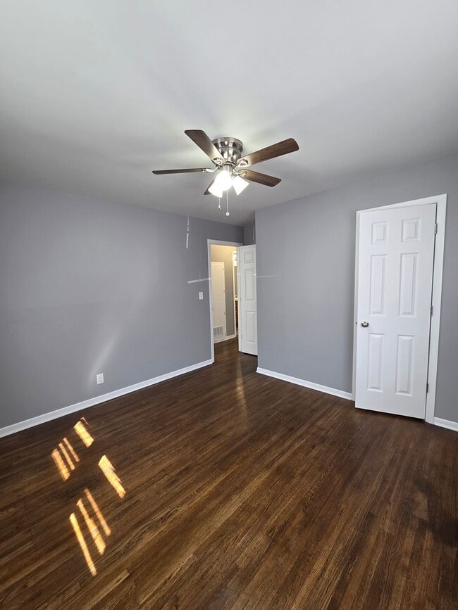 Building Photo - 1200 E Beaumont St