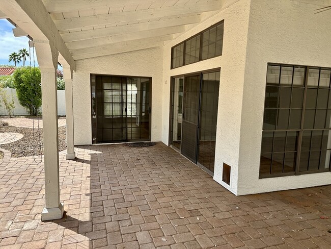 Building Photo - Fantastic corner lot in Santiago