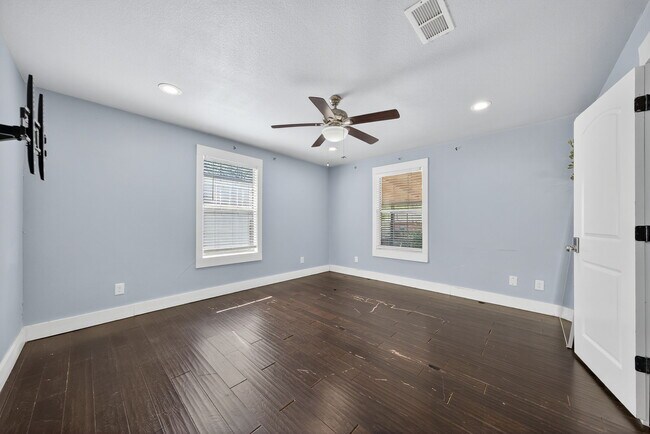 Building Photo - 1225 Michigan Ave