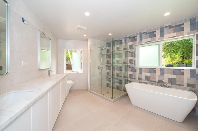 Building Photo - 9 Odell Pl