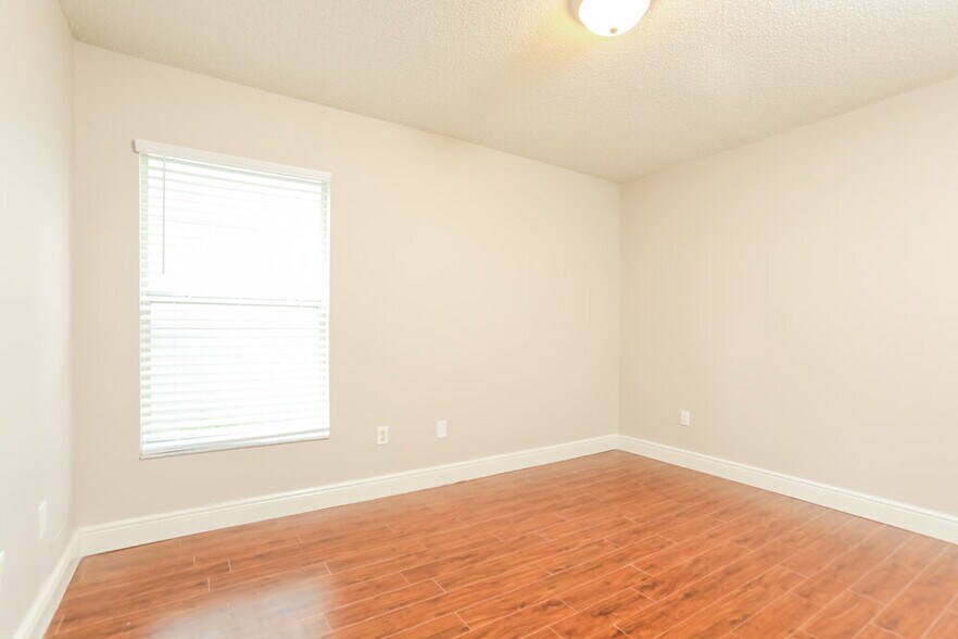 Building Photo - 813 Shell Ln