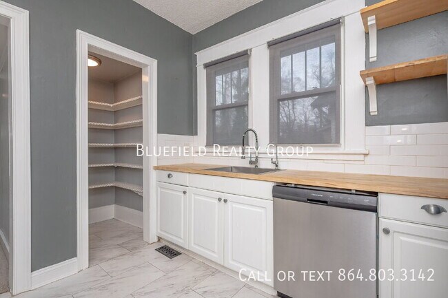 Building Photo - 780 Rutledge St