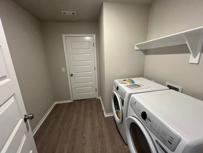 Building Photo - 2611 E Meramec St