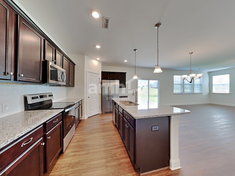 Building Photo - 109 Twin River Dr