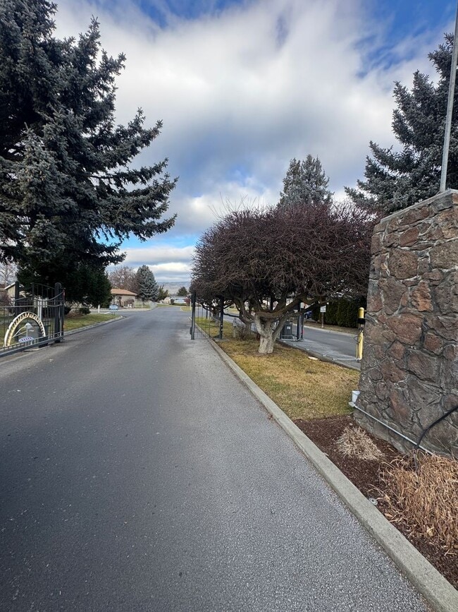 Building Photo - 3701 Gun Club Rd