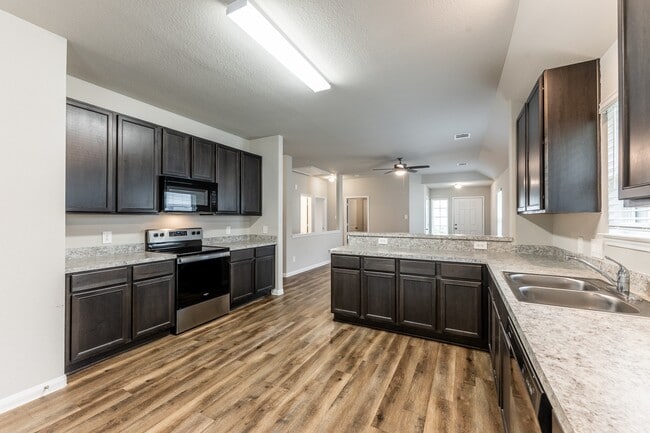 Building Photo - 207 Black Bear Dr