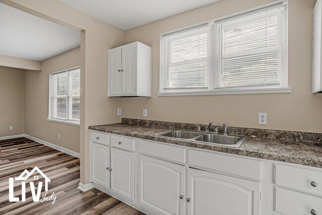 Building Photo - %50 OFF FIRST MONTH'S RENT! 2 Bed, 1 Bath Pet-Friendly Apartments!