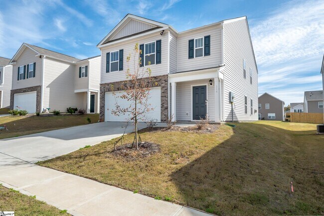 Building Photo - 114 Green Oak Dr