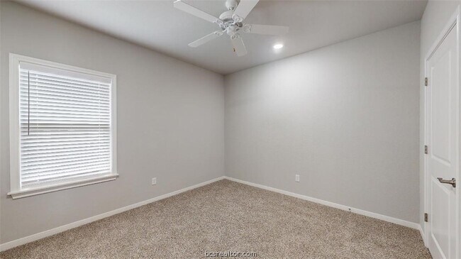 Building Photo - 1326 Prairie Dr