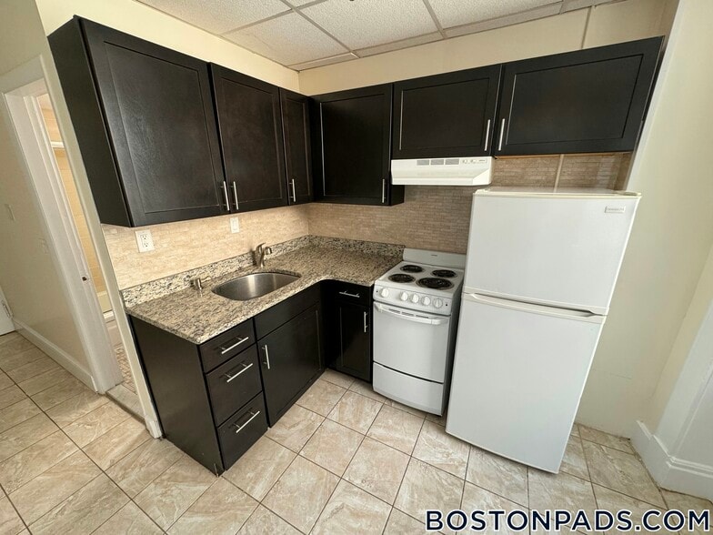 Building Photo - 62 Boylston St