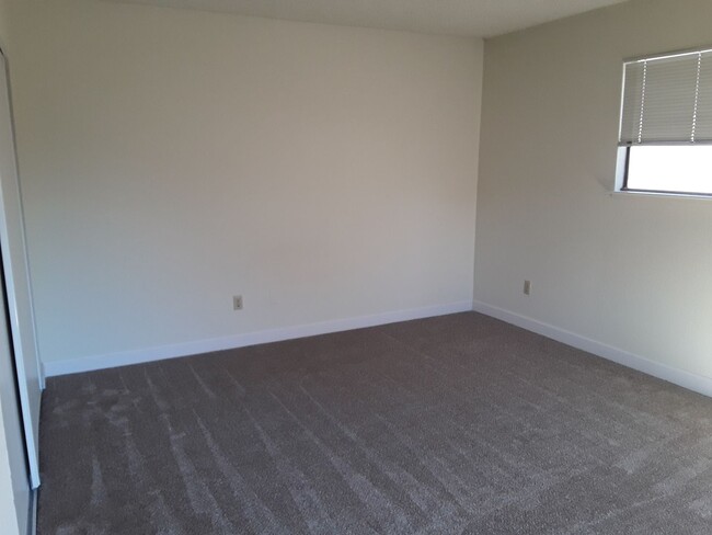 Building Photo - Citrus Heights 3 Bdrm, 2 bath - new carpet...