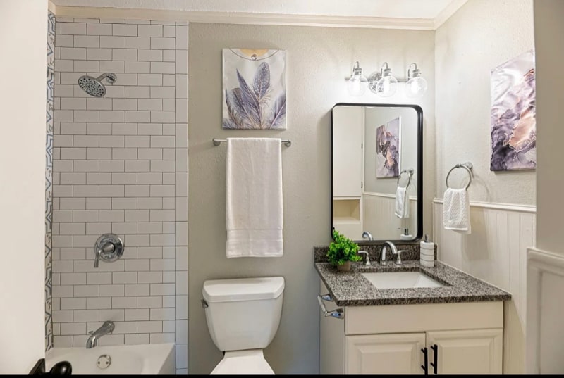 Building Photo - 1411 Moore Terrace