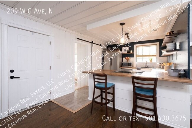 Building Photo - 209 W G Ave